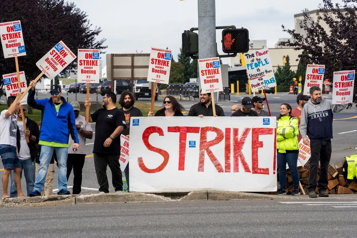 Boeing announced that the company will compensate employees furloughed during the recent seven-week strike by factory workers for lost wages. 

 

Image Source: Bloomberg 